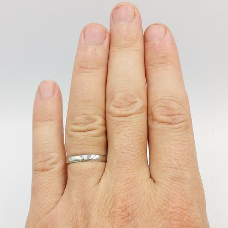 anillo de platino con diamante